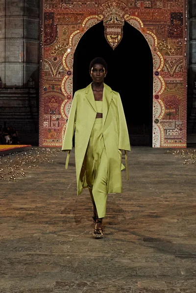 Look 32